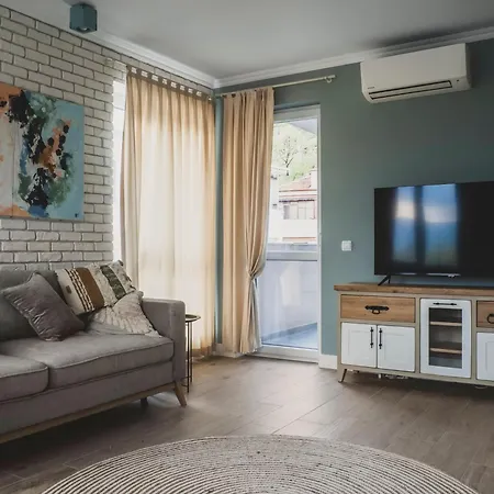 Stylish 1bd - Free Private Garage Apartment Plowdiw