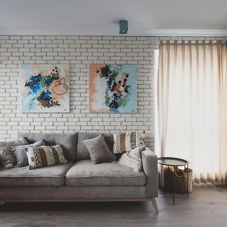 Stylish 1bd - Free Private Garage *