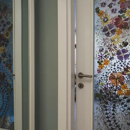 Stylish 1bd - Free Private Garage Apartment