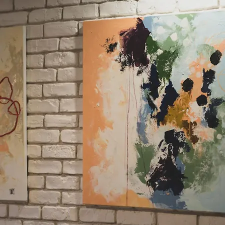 Stylish 1bd - Free Private Garage Apartment