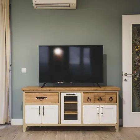 Stylish 1bd - Free Private Garage *